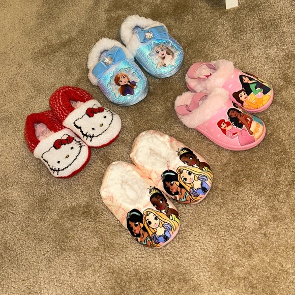 Toddler Girl slippers size 7/8 - Picture 2 of 3